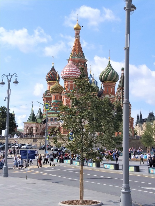 Вид из автобуса на Собор Василия Блаженного