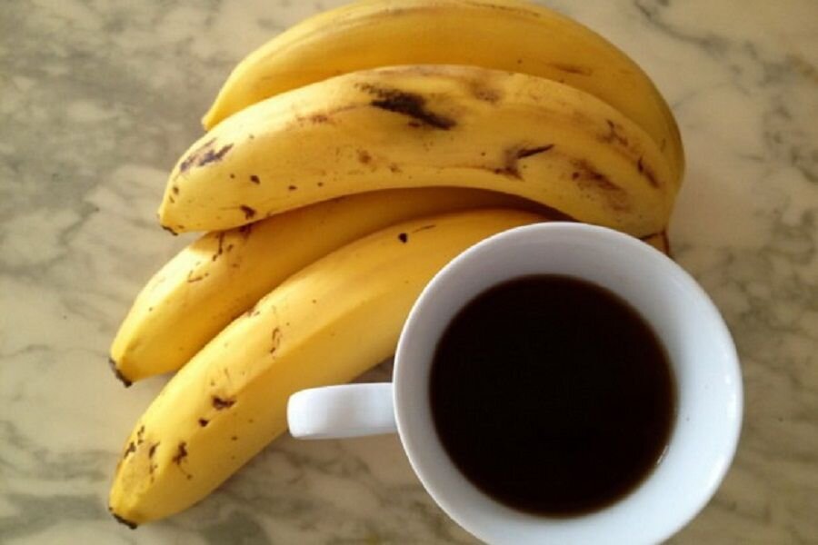 Банан и кофе - отличный завтрак!