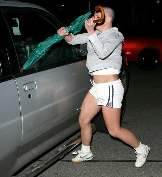 Проклятая машина, а ну ка привези мне кайфа!!