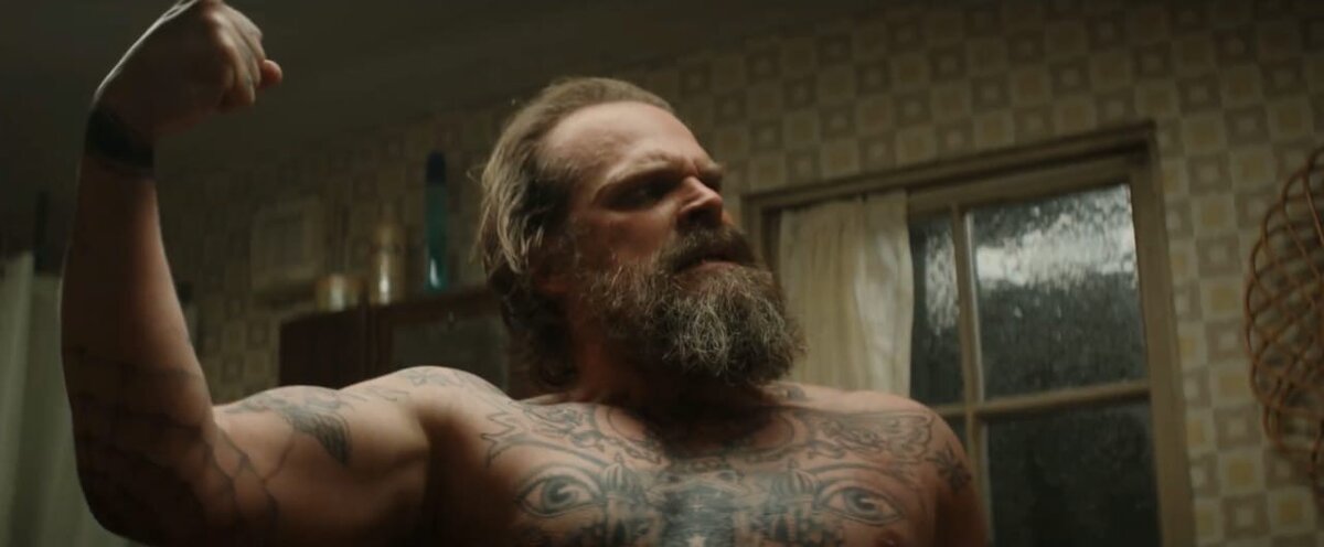 Красный Страж в исполнении Дэвида Харбора