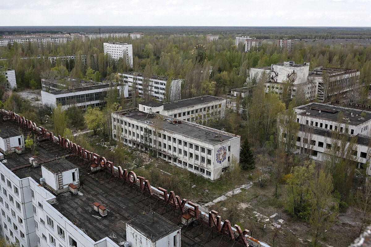 Чернобыль город Припять. Зона отчуждения 1986. Припять 2003 год. Город Припять после аварии на Чернобыльской АЭС.