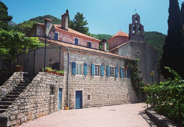 Монастырь Прасквица. Источник  montenegro-trip.ru