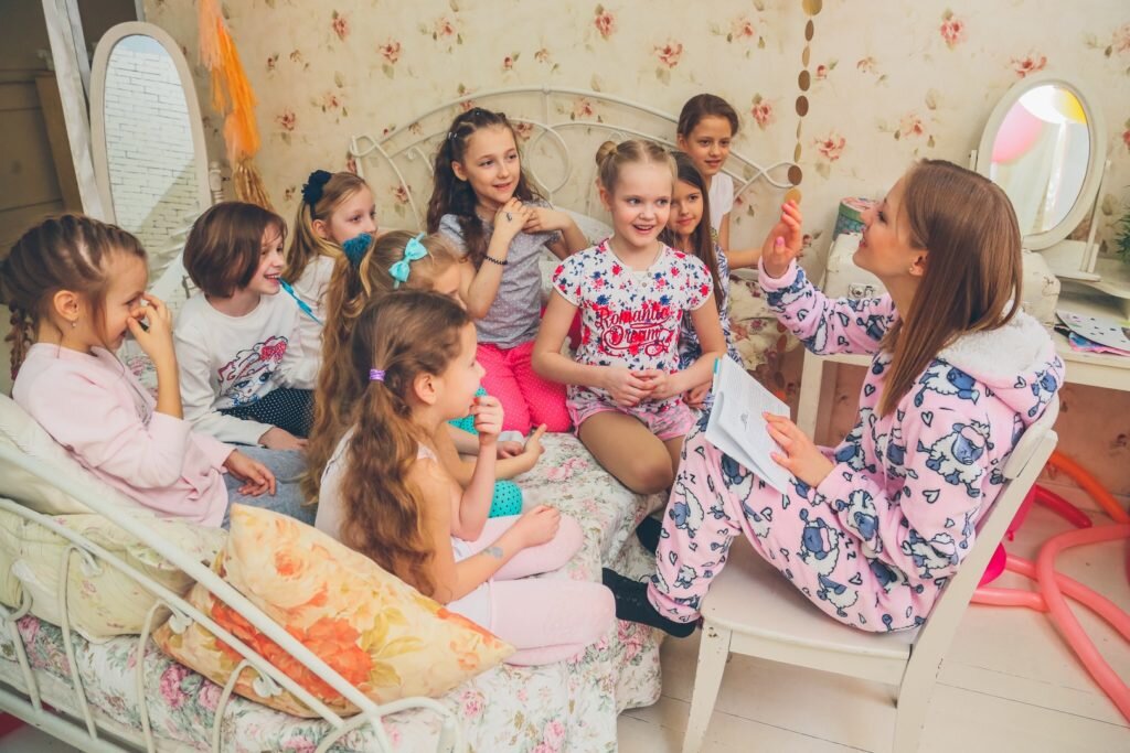 Пижамная вечеринка для девочек - веселый сценарий с играми и конкурсами