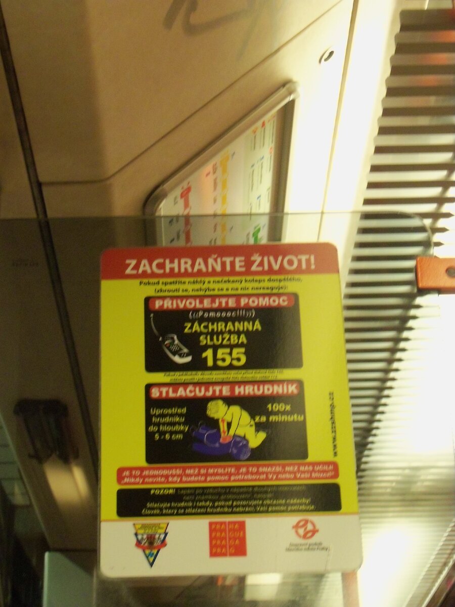 А это фото из пражского метро. Памятка, как звонить в скорую и как делать искусственное дыхание. Фото Сергея Кудрявцева