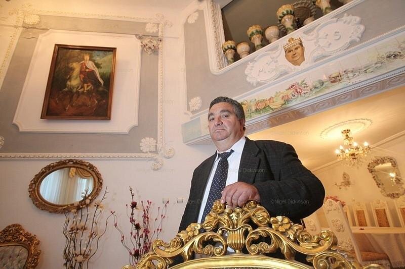 О богатстве цыганских баронов ходят легенды.На фото Цыганский барон Флориан Чиоаба - умер в 59 лет  