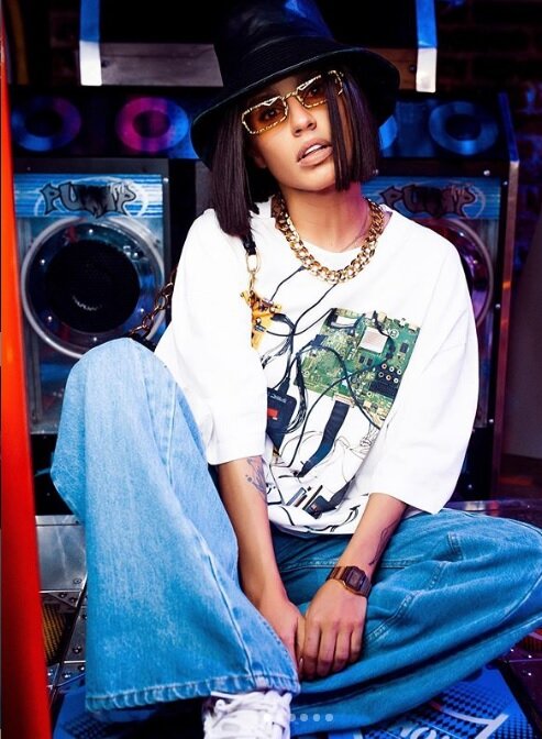 До середины апреля Юлию Зиверт можно будет увидеть только по телевизору/ фото из Инстаграма певицы