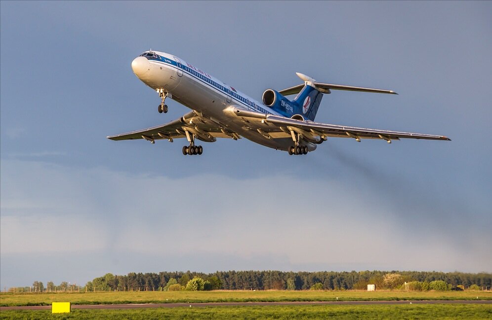 Пассажирский самолет ту 154. Ту-154 пассажирский самолёт. 154 М самолет. Ту 154м2.