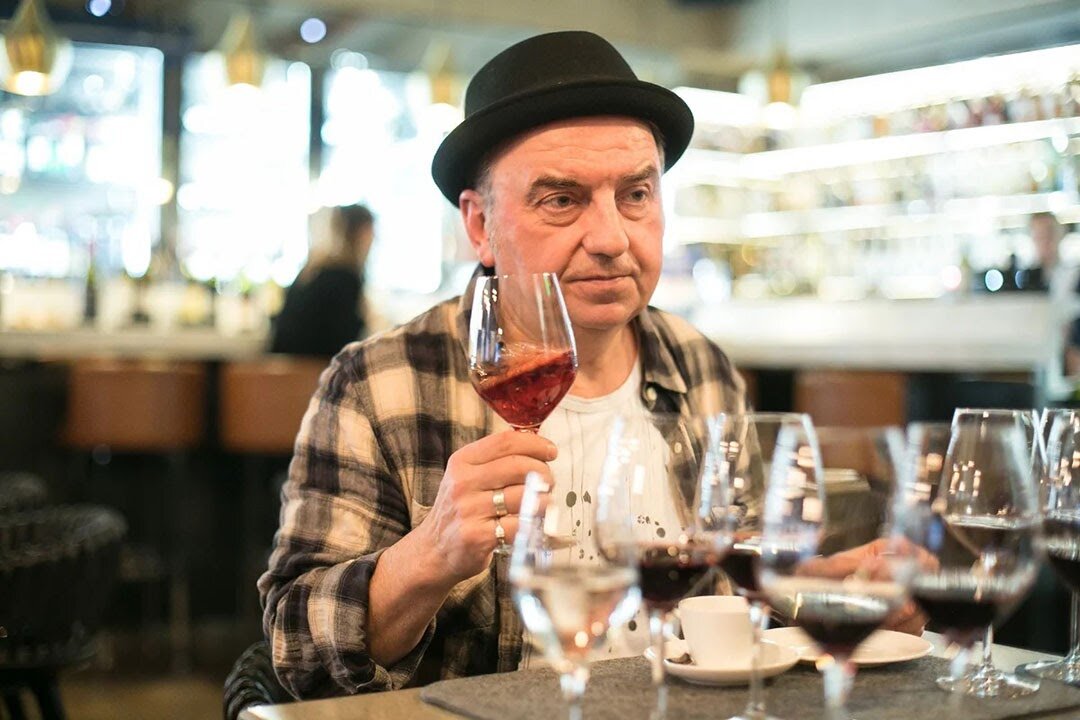 (На фото: Шахрин дегустирует вино)