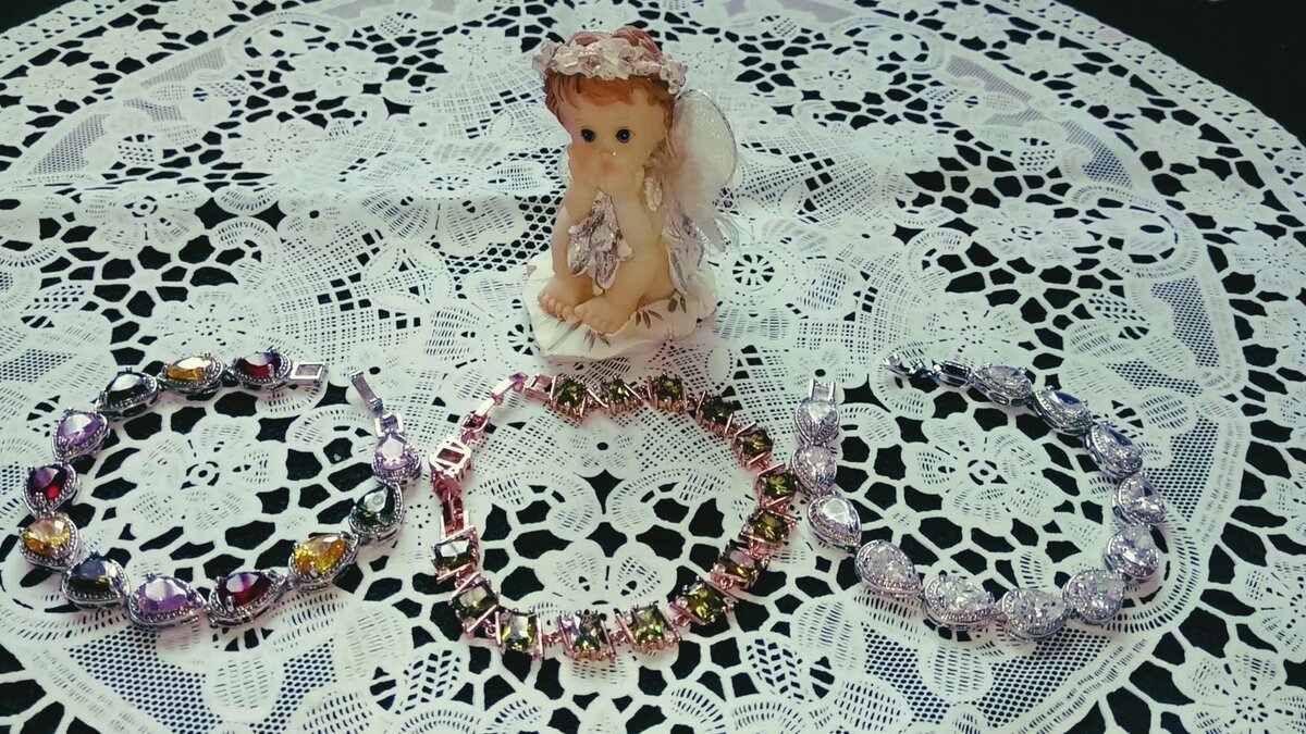 1 поз. - разноцветный, 2 - зеленый, 3- белый