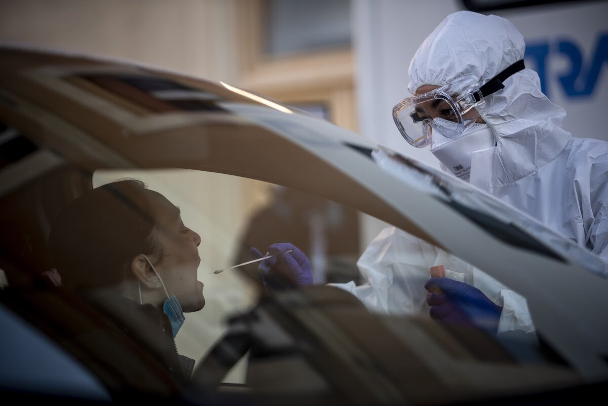 Врачи в Италии проводят исследование на коронавирус. Фото - Getty Images