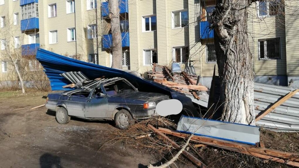 Новости ураган вчера. Сильный ветер в Омске. Ураган в Омске сейчас. Ураган в Омске вчера.