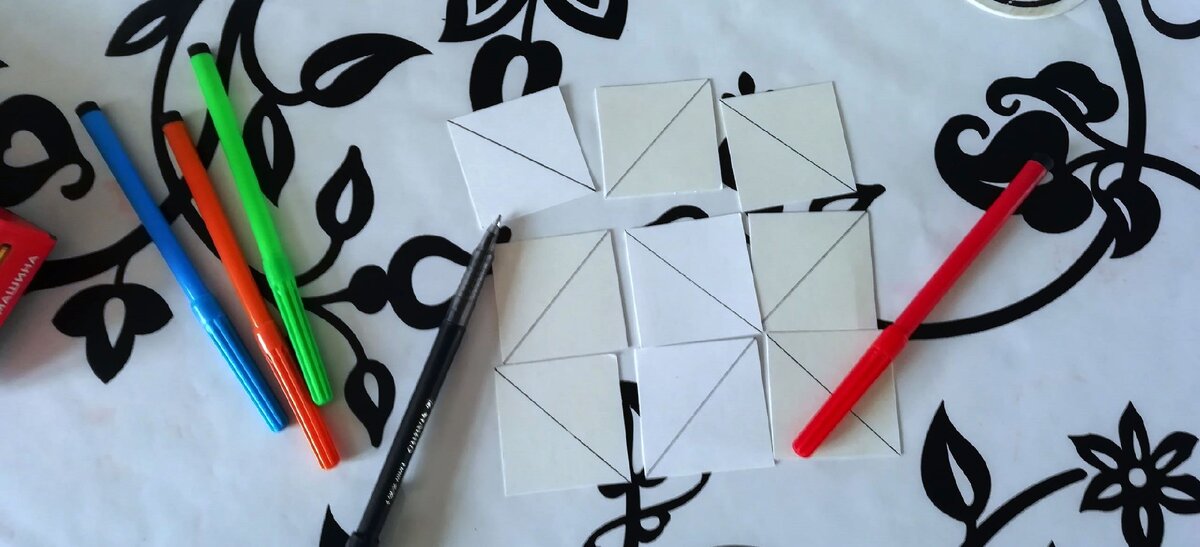 Да, на фото 9 квадратиков, потом я еще 3 вырезала)