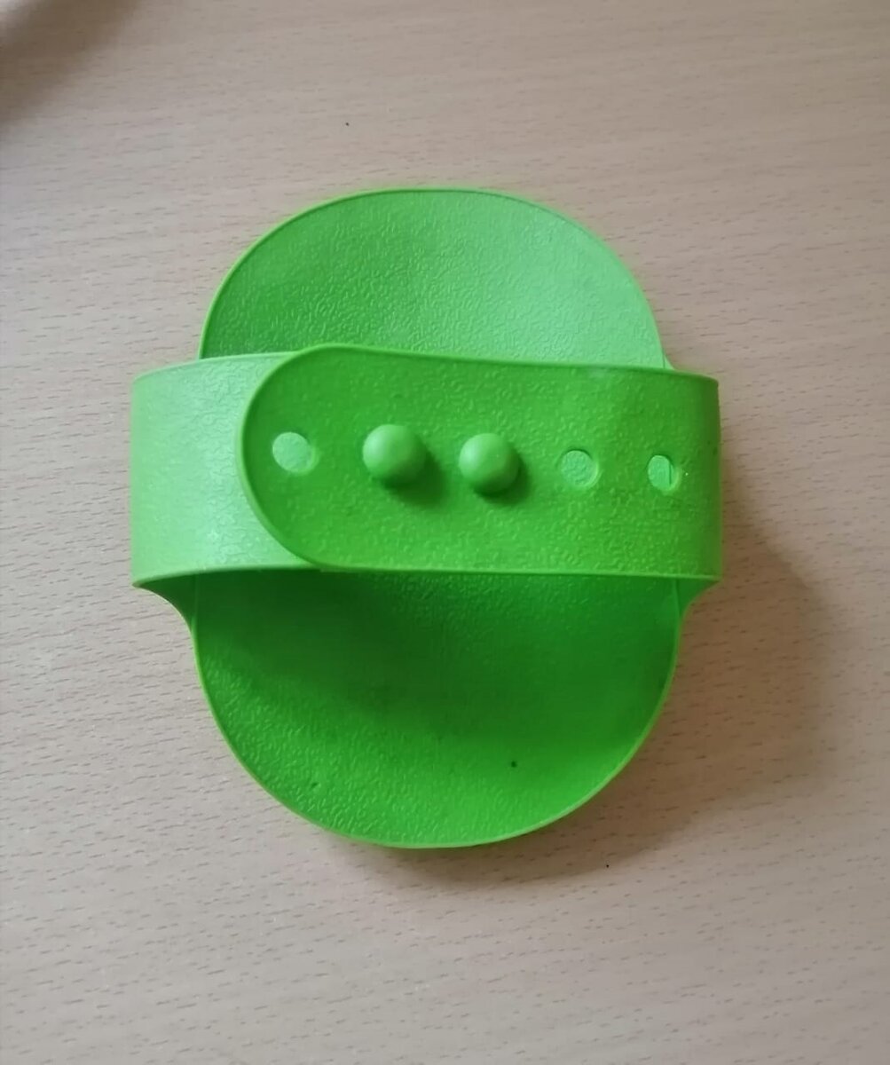 Вид сзади, удобно регулировать по руке