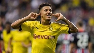 Фото: bvb.deBild утверждает, что клуб намерен удержать у себя игрока еще хотя бы на один сезон. Ради этого в Дортмунде готовы повысить Санчо зарплату.
