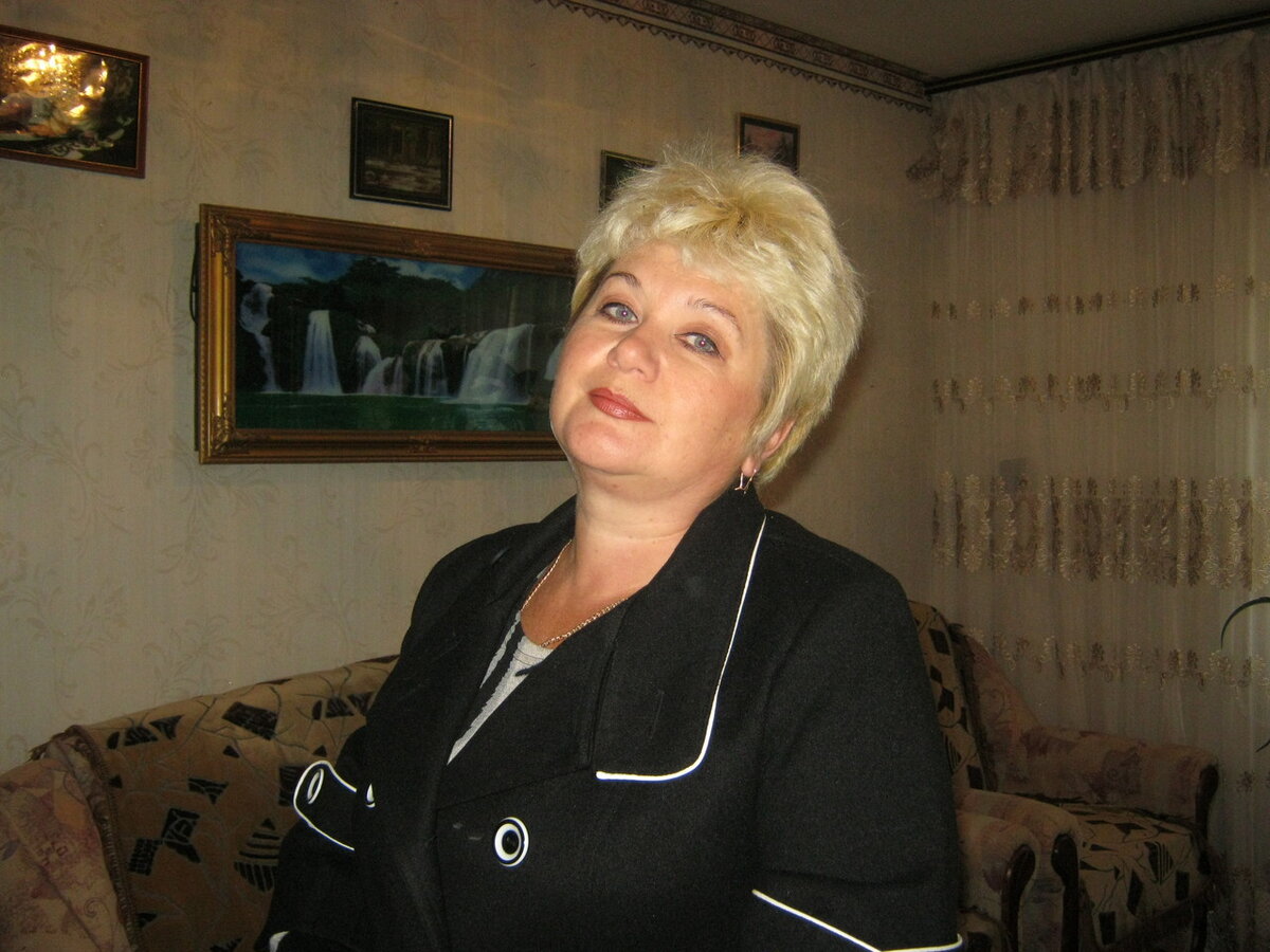 Женщина, которая выглядит старше своих лет.