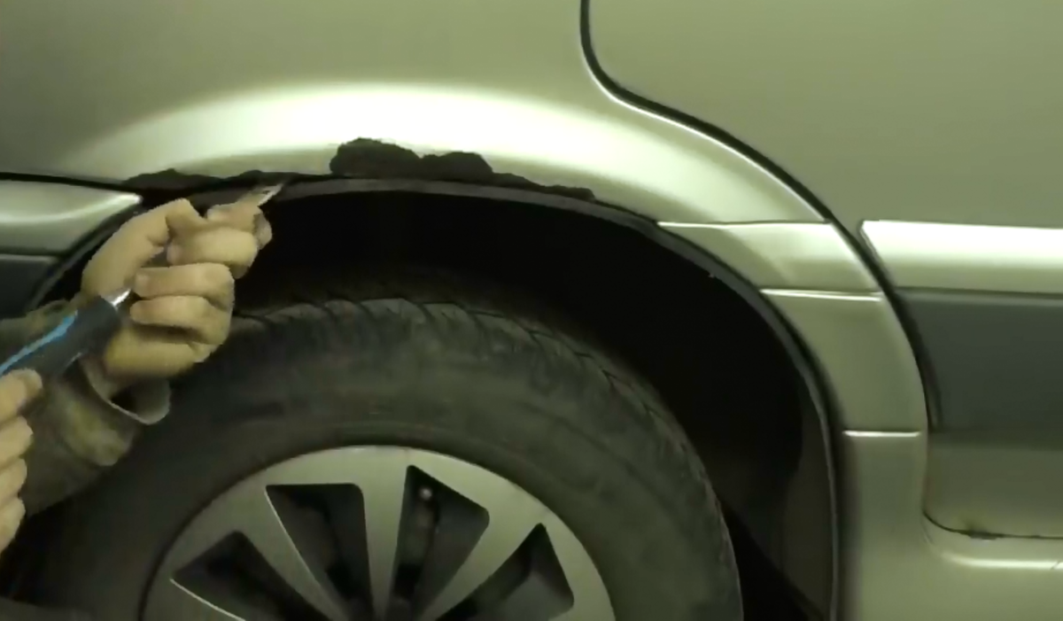 Как наносить шпаклевку на кузов автомобиля?