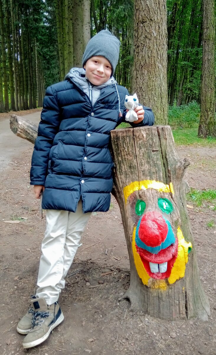 В Бирюлевском дендропарке пень с красным носом