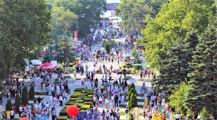 Анапа население. Население города Анапа. Анапа Центральная улица. Анапа население в 2005. Анапа население и площадь.