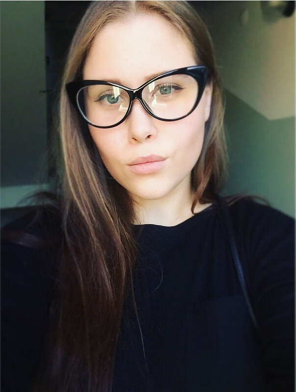 Фото glassezlover_ahgain. Студентка