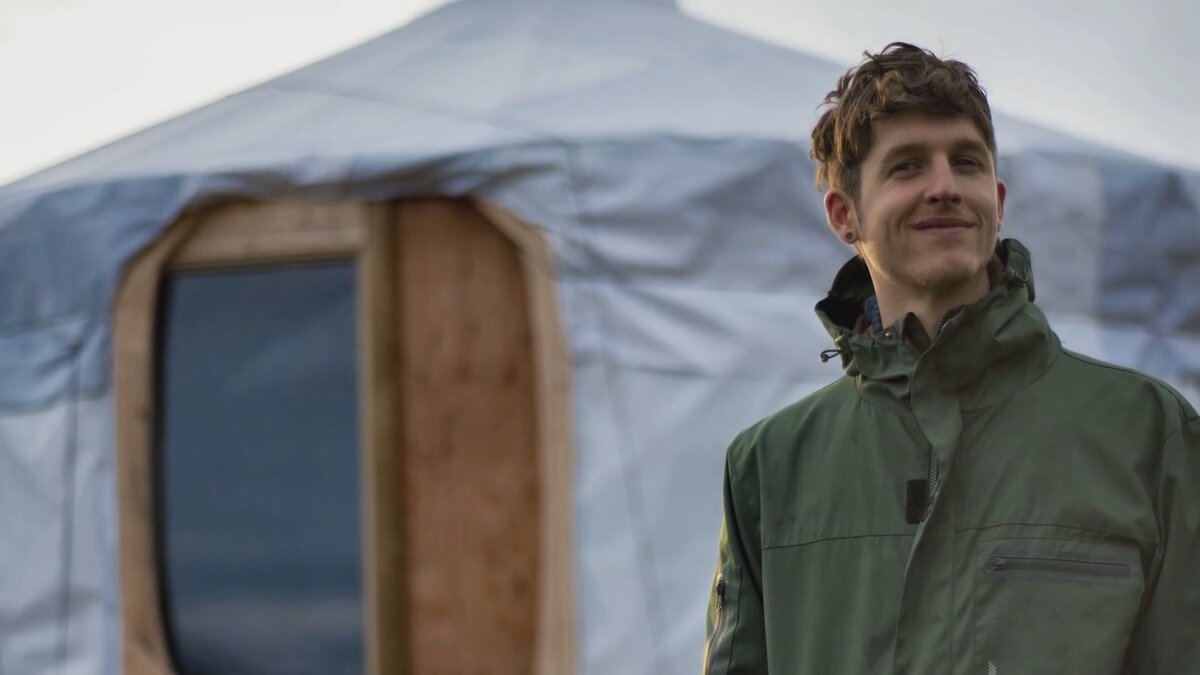 Майкл Джеффри - обычный парень из Канады, который просто хочет учится