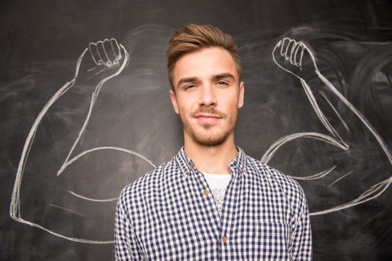 Фото: Shutterstock.comЗдесь тоже всё довольно просто: мышцы не растут, если вы не употребляете в пищу достаточное количество белка, который является основным строительным компонентом для мышечной ткани.Решение. Мы уже рассказывали о том, какое количество белка нужно употреблять, если вы занимаетесь спортом. Например, мужчине необходимо съедать около 1,5—1,7 грамма белка на килограмм массы тела. При этом стоит помнить, что в этих показателях стоит учитывать только животный белок.