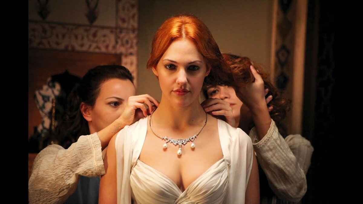 Вот оно, неудачное платье первого хальвета.