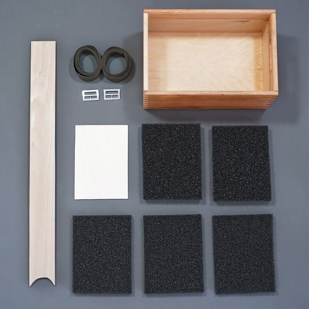 Также нам понадобятся: деревянная рейка и два ремня для крепления