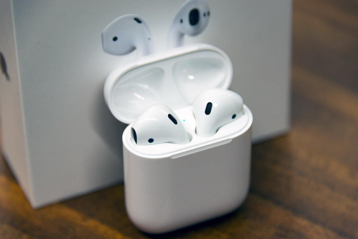 Беспроводные наушники Apple AirPods