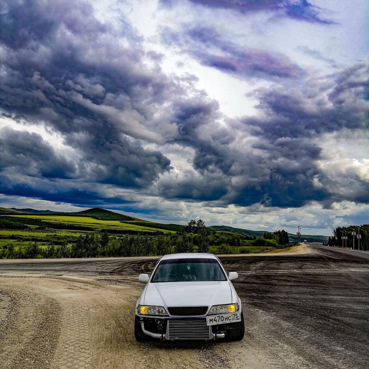 Toyota Mark II  без переднего бампера 