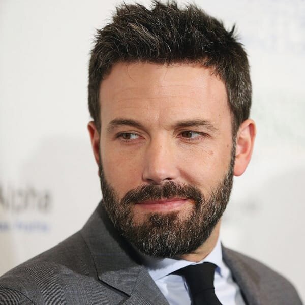 Фото - https://barber-shop.su/kreativ-na-litse-vse-vidy-strizhek-borody/