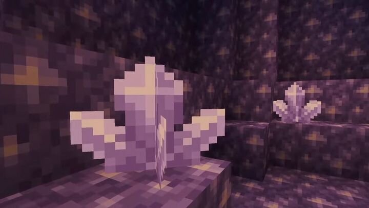 Кристаллы аметистов в естественной среде