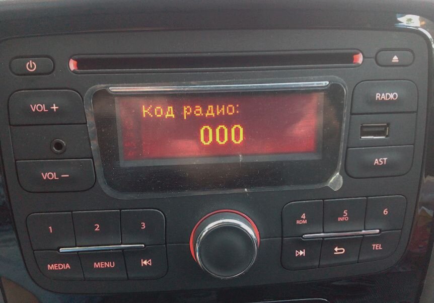 Магнитола в состоянии запроса кода