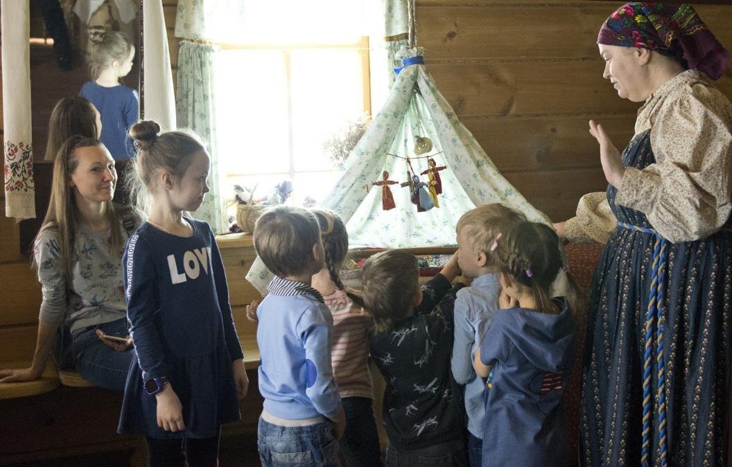 музей воскресенье. дальневосточный художественный музей внутри. музей воскресенье.