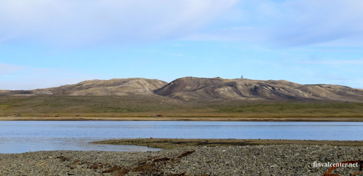 Вид на гору Соляная Сопка со стороны залива Нордвик.