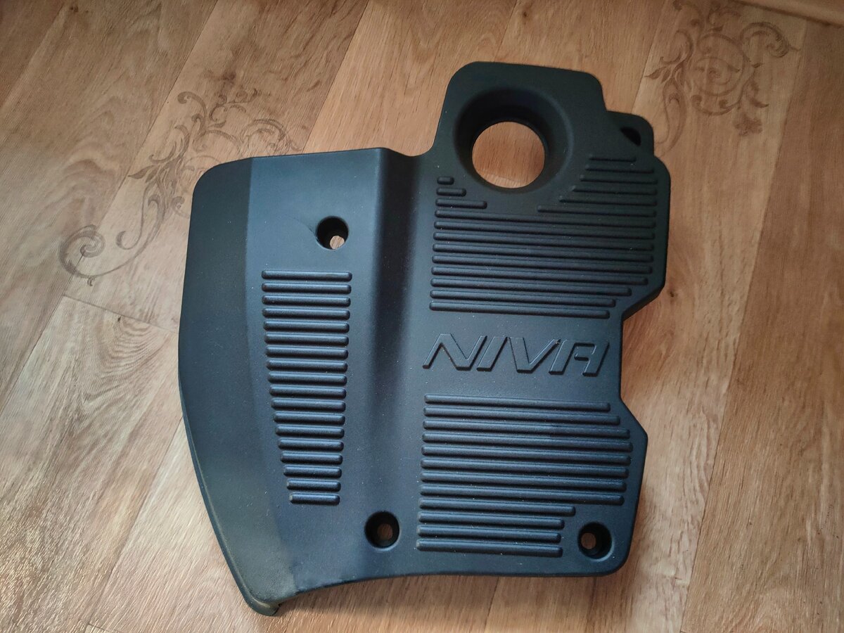 Пластиковая накладка на двигатель Chevrolet Niva