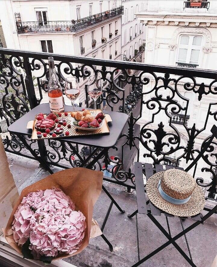 Вроде изысканно , но так доступно.