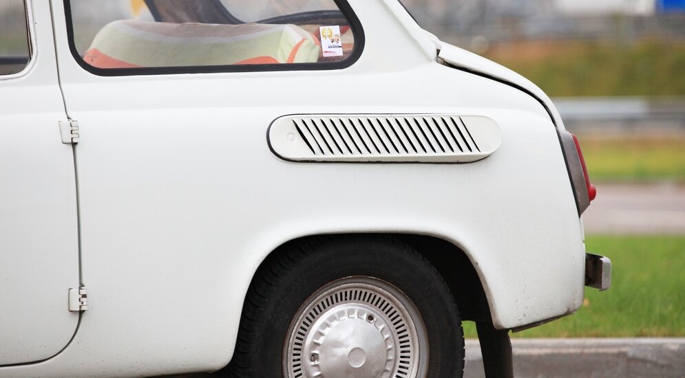 Чуть-чуть истории
Прототипом первого Запорожца был Fiat 600, но ЗАЗ-965 немного крупнее.
