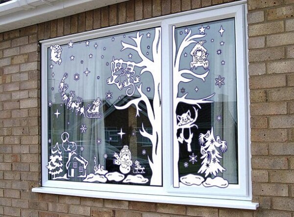 Декор окна самоклеящимися пленками