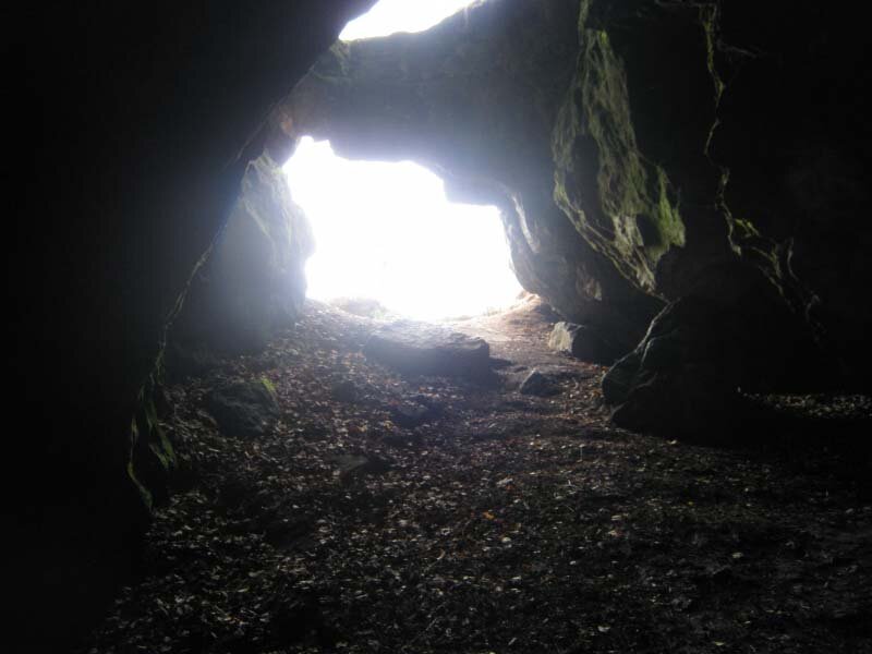 маслянинский район барсукова пещера. страшный колодец. аверкина пещера челябинская область. пещера вид сверху. колодец вид изнутри.