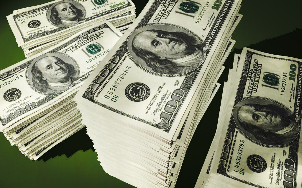 Московский Комсомолец

СЕГОДНЯ В 06:05
ОБЩЕСТВО
2200
ПОДЕЛИТЬСЯ
"Серые" накопления чиновников предлагают направлять в доход государства.
В доход государства через суд будут обращаться деньги чиновников на банковских счетах, если их сумма превысит их официальный доход за последние три года. Отмечается, что это будет касаться только тех денег, чья а законность никак не подтверждена. Проект закона размещен в базе данных нижней палаты парламента. Его планируется рассмотреть в I чтении на одном из пленарных заседаний Государственной Думы в весеннюю сессию.

₽

Если новеллу примут, будут изменены законы «О банках и банковской деятельности» и «О противодействии коррупции».

По нынешнему законодательству, обращать в доход государства можно только земельные участки, объекты недвижимости, транспорт, ценные бумаги, доли участия, паи, в отношении которых госслужащие не смогли представить сведения, подтверждающие законность их получения.