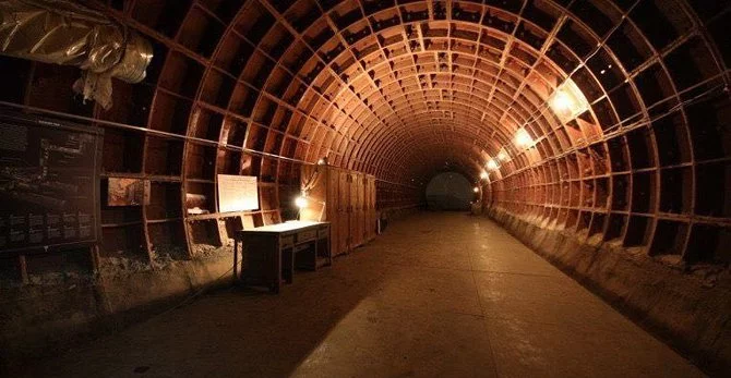 БУНКЕР 703. Так обычно выглядит это место, но с 21 по 22 мая было превращено в выставочное пространство.