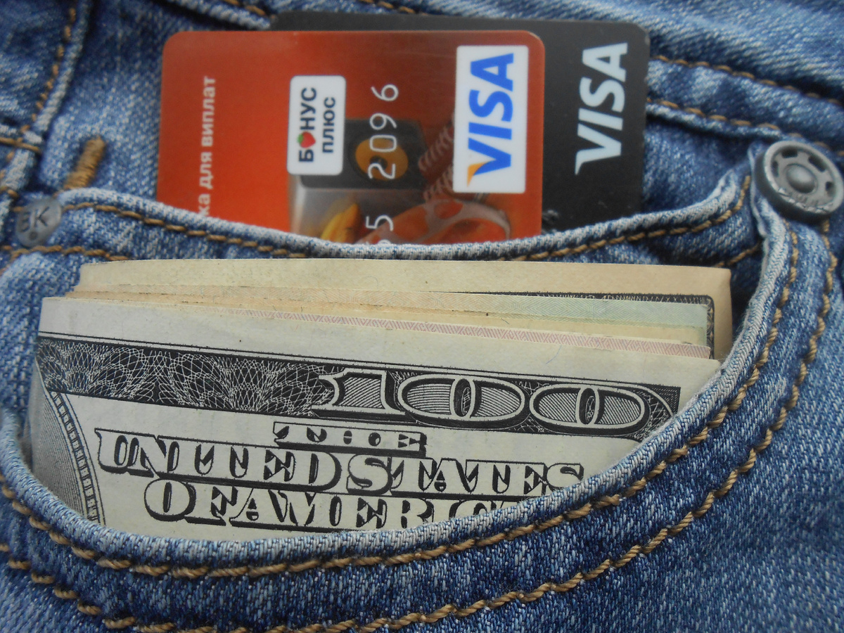 Деньги влияют на уровень счастья