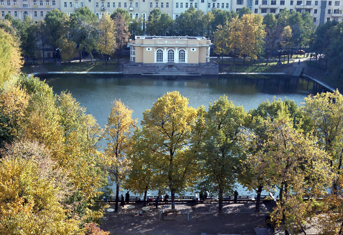 скамейка булгакова на патриарших