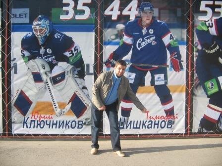 На фото автор стиха