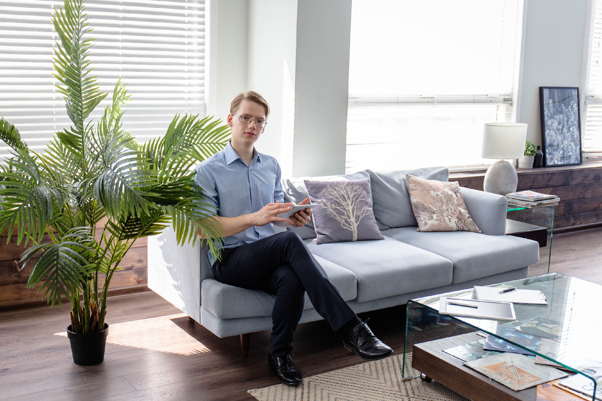 Обучаясь онлайн, можно оставаться в уютной обстановке дома