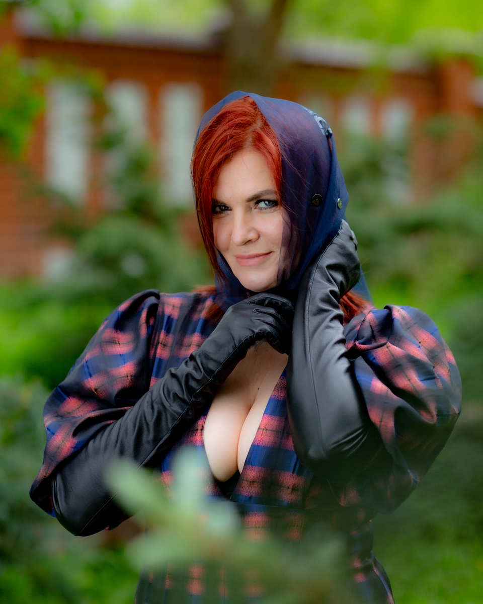 Светлана Леймах - сертифицированный коуч по развитию личности и масштабированию бизнеса; участник научно-исследовательского проекта GO-RA; основатель центра развития сверхспособностей человека «ИНЫЕ»; регрессолог, гипнотерапевт; светский эзотерик; автор энерготехник по работе с подсознанием; мастер финансовых энергопрактик; автор уникальных колод таро и оракулов; магический парфюмер; колумнист научных и глянцевых СМИ.