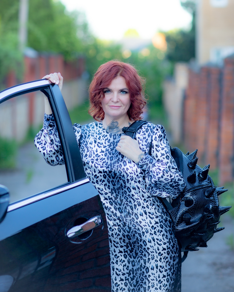 Светлана Леймах - сертифицированный коуч по развитию личности и масштабированию бизнеса; участник научно-исследовательского проекта GO-RA; основатель центра развития сверхспособностей человека «ИНЫЕ»; регрессолог, гипнотерапевт; светский эзотерик; автор энерготехник по работе с подсознанием; мастер финансовых энергопрактик; автор уникальных колод таро и оракулов; магический парфюмер; колумнист научных и глянцевых СМИ.