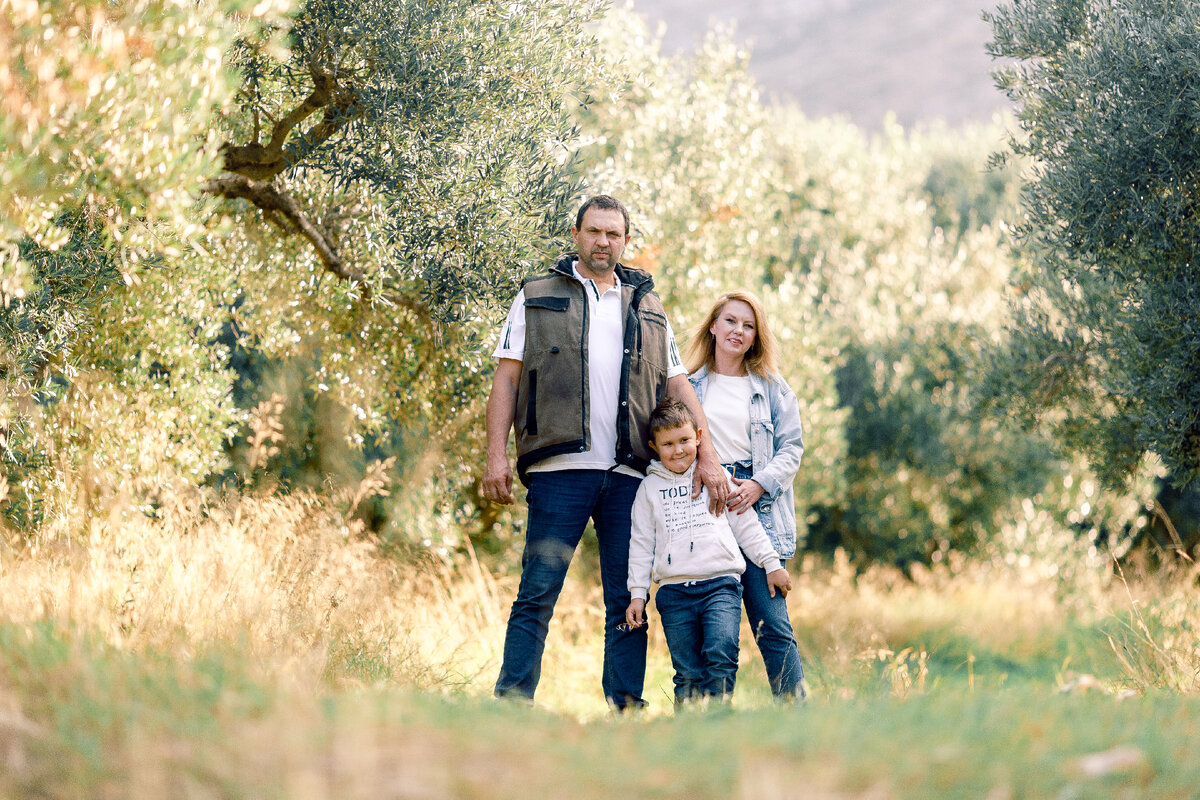 Наша семья. Мой муж Янис занимается производством оливкового масла более 20 лет (фото Натальи Петрарки)