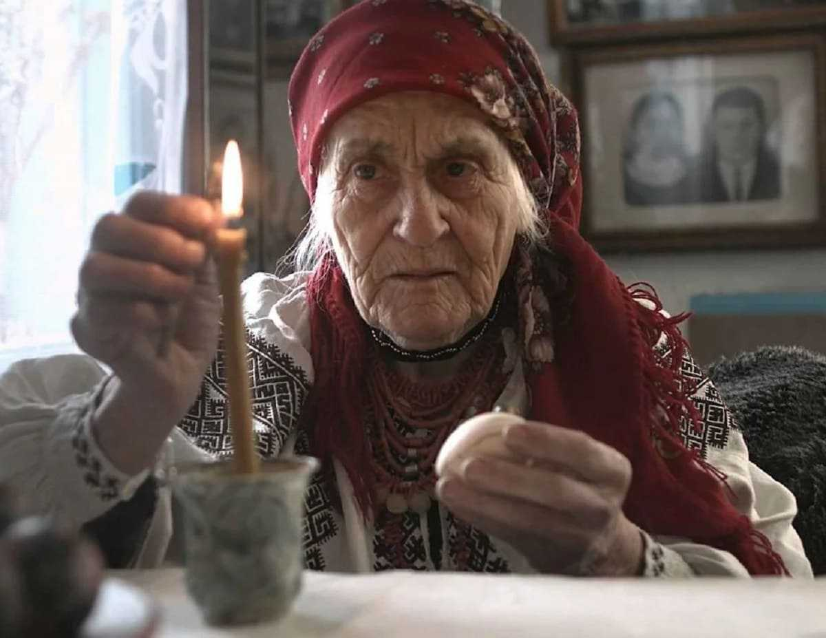 Бабуля знахарка. Бабка гадалка. Бабушка колдунья. Бабка целительница.