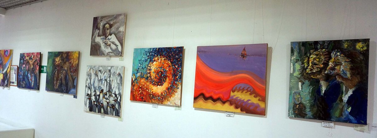 Важенина Надежда #андеграунд22
Участник международных, российских, региональных, областных выставок СХР.
Золотая медаль международного конкурса живописи в Нью-Йорке 2014 года.
40 персональных выставок.
Живёт в Екатеринбурге, работает в Оперной студии Уральской Государственной Консерватории им. Мусоргского